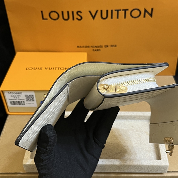 LVコピーウォレット着用イメージ